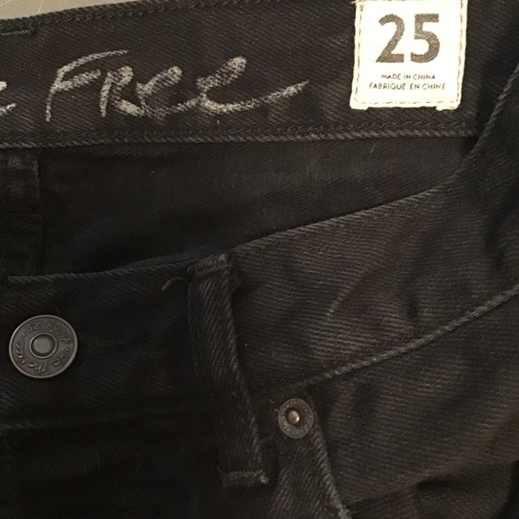 We the free Black distressed shorts - Picture 2 of 10